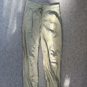 Lululemon joggers green